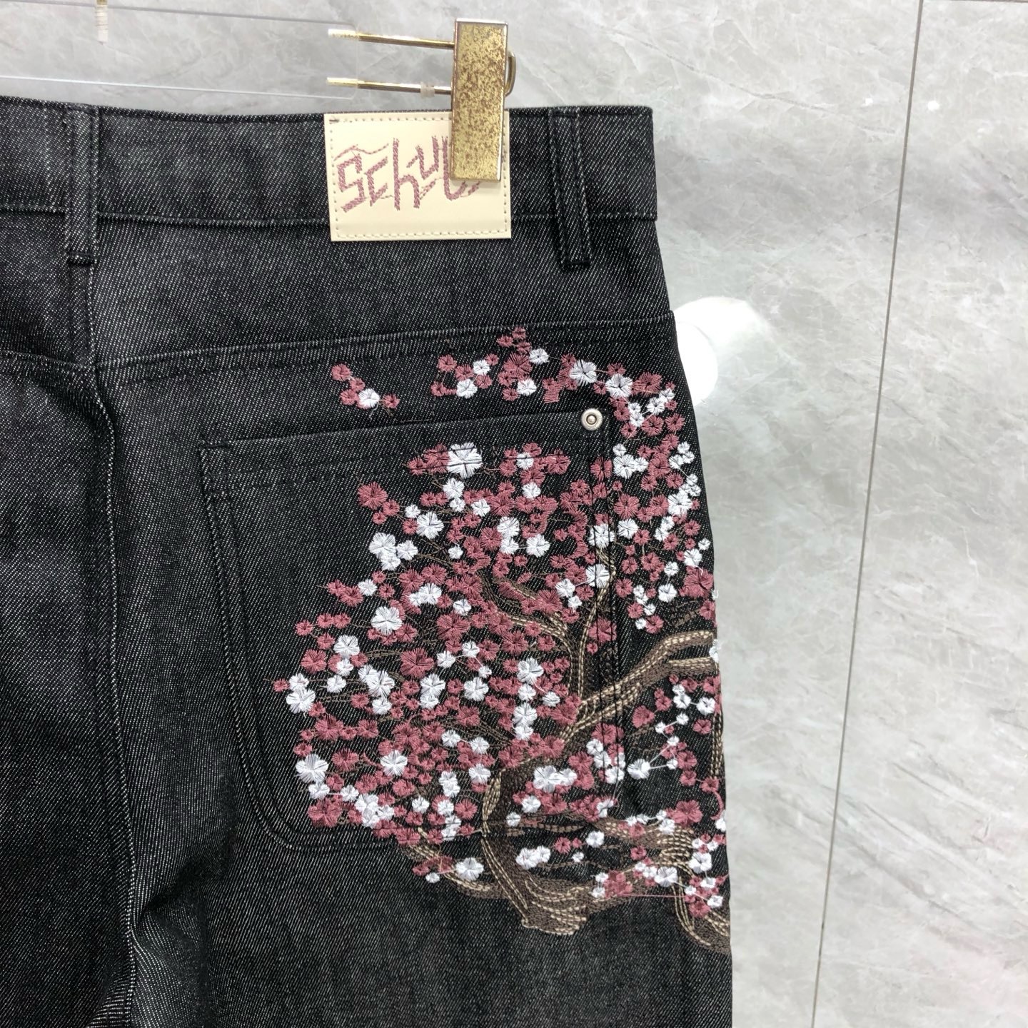 Derschutze Heavy Industry Embr - огляд і ціна Embroidery Jeans Sakura